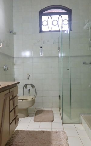 Casa para alugar com 900m², 5 quartos e sem vaga Casa para alugar com 900m², 5 quartos e sem vagaBanheiro da Suíte 2