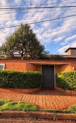 Casa para alugar com 900m², 5 quartos e sem vaga Casa para alugar com 900m², 5 quartos e sem vagaFachada