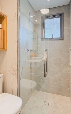 Apartamento à venda com 85m², 2 quartos e 2 vagas Apartamento à venda com 85m², 2 quartos e 2 vagasBanheiro da Suíte 2
