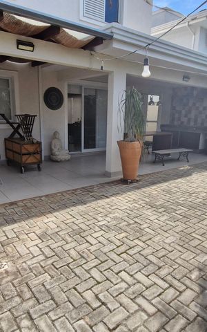 Casa de condomínio à venda com 191m², 4 quartos e 4 vagas
