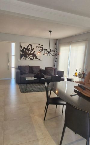 Casa de condomínio à venda com 191m², 4 quartos e 4 vagas