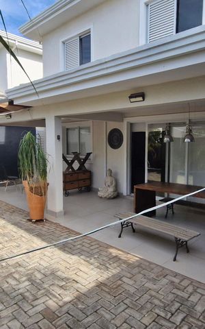 Casa de condomínio à venda com 191m², 4 quartos e 4 vagas