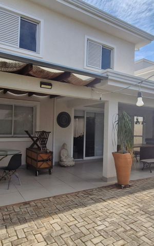 Casa de condomínio à venda com 191m², 4 quartos e 4 vagas