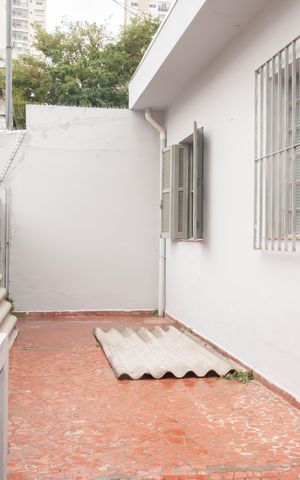 Casa para alugar com 80m², 1 quarto e 1 vagaQuintal/Frente