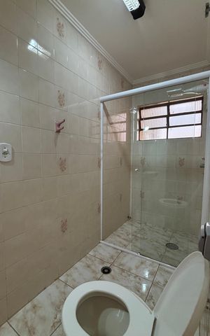 Casa à venda com 265m², 3 quartos e 2 vagasBanheiro da Suíte 2