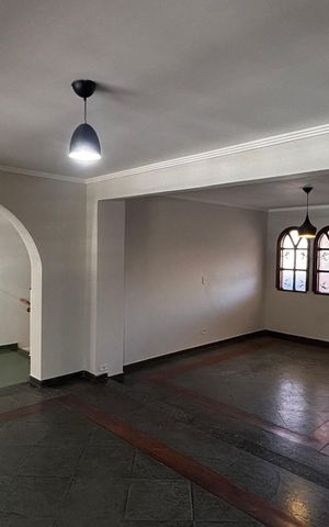 Casa à venda com 265m², 3 quartos e 2 vagasSala