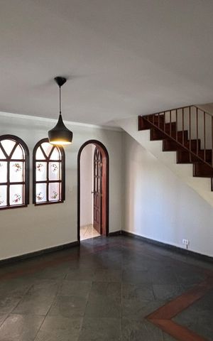 Casa à venda com 265m², 3 quartos e 2 vagasSala