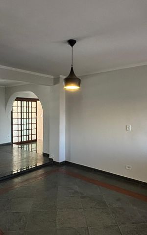 Casa à venda com 265m², 3 quartos e 2 vagasSala