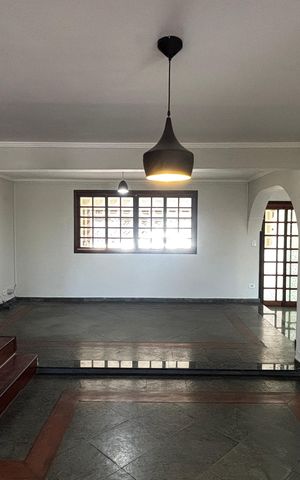 Casa à venda com 265m², 3 quartos e 2 vagasSala