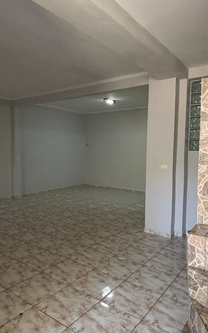 Casa à venda com 265m², 3 quartos e 2 vagasEscada