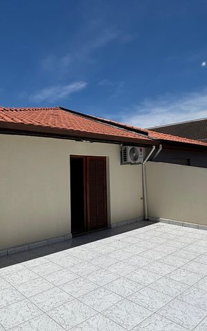 Casa à venda com 265m², 3 quartos e 2 vagasSuite Varanda