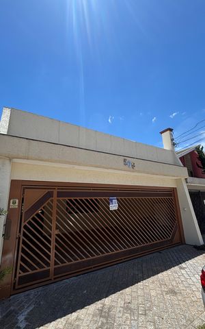 Casa à venda com 265m², 3 quartos e 2 vagasFachada