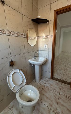 Casa à venda com 265m², 3 quartos e 2 vagasPorão - Banheiro