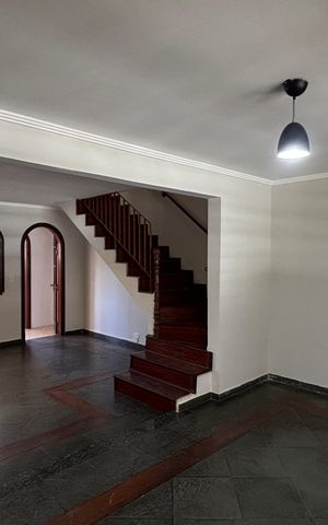 Casa à venda com 265m², 3 quartos e 2 vagasSala