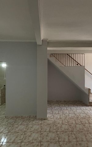 Casa à venda com 265m², 3 quartos e 2 vagasPorão