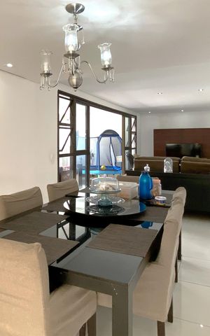 Apartamento à venda com 383m², 4 quartos e 4 vagas Apartamento à venda com 383m², 4 quartos e 4 vagasSala de Jantar
