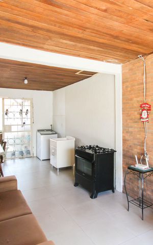 Casa à venda com 80m², 3 quartos e 2 vagas Casa à venda com 80m², 3 quartos e 2 vagasSala