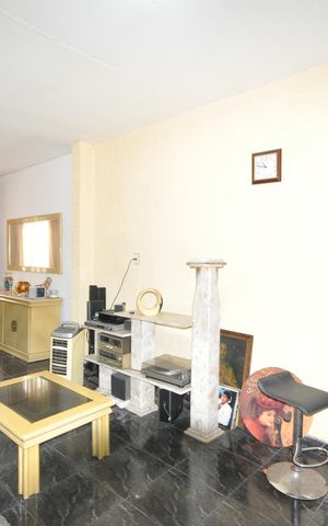 Casa à venda com 300m², 2 quartos e 4 vagasSala