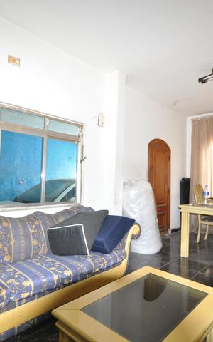 Casa à venda com 300m², 2 quartos e 4 vagasSala