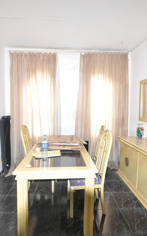 Casa à venda com 300m², 2 quartos e 4 vagasSala