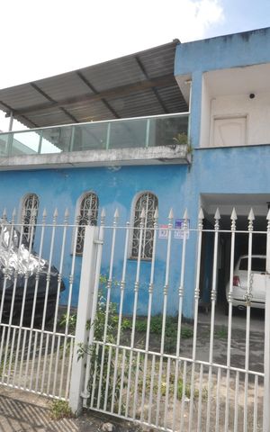 Casa à venda com 300m², 2 quartos e 4 vagasFachada