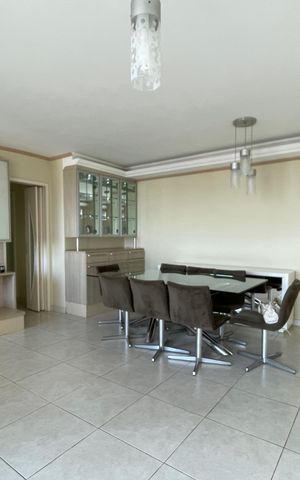 Apartamento à venda com 283m², 2 quartos e 3 vagas Apartamento à venda com 283m², 2 quartos e 3 vagasSala