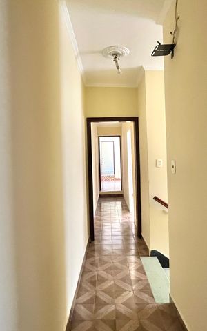 Casa à venda com 280m², 4 quartos e 3 vagas Casa à venda com 280m², 4 quartos e 3 vagasCorredor