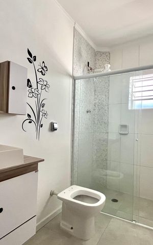 Casa à venda com 280m², 4 quartos e 3 vagas Casa à venda com 280m², 4 quartos e 3 vagasBanheiro Corredor