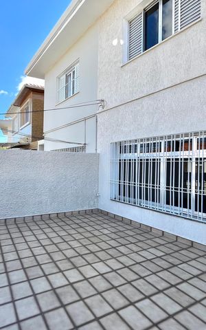 Casa à venda com 280m², 4 quartos e 3 vagas Casa à venda com 280m², 4 quartos e 3 vagasVaranda