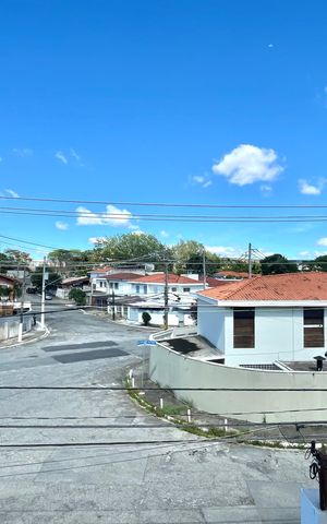 Casa à venda com 280m², 4 quartos e 3 vagas Casa à venda com 280m², 4 quartos e 3 vagasVista da Suíte 1