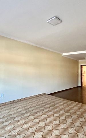 Casa à venda com 280m², 4 quartos e 3 vagas Casa à venda com 280m², 4 quartos e 3 vagasSala
