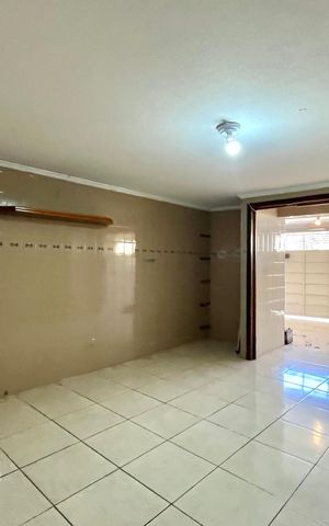 Casa à venda com 280m², 4 quartos e 3 vagas Casa à venda com 280m², 4 quartos e 3 vagasGaragem
