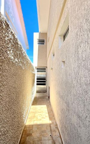Casa à venda com 280m², 4 quartos e 3 vagas Casa à venda com 280m², 4 quartos e 3 vagasÁrea externa