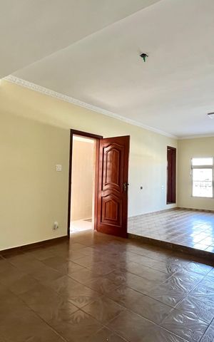 Casa à venda com 280m², 4 quartos e 3 vagas Casa à venda com 280m², 4 quartos e 3 vagasSala