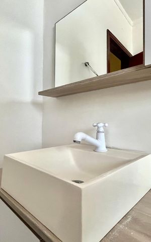 Casa à venda com 280m², 4 quartos e 3 vagas Casa à venda com 280m², 4 quartos e 3 vagasBanheiro Corredor