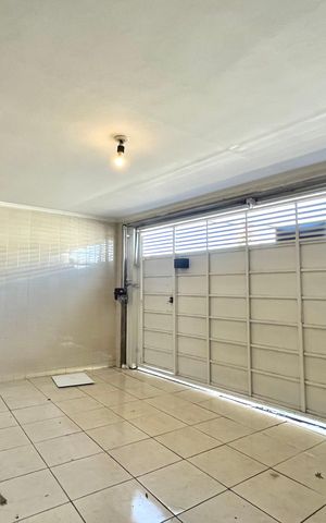 Casa à venda com 280m², 4 quartos e 3 vagas Casa à venda com 280m², 4 quartos e 3 vagasGaragem