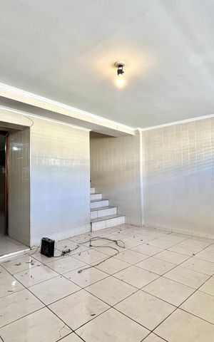 Casa à venda com 280m², 4 quartos e 3 vagas Casa à venda com 280m², 4 quartos e 3 vagasGaragem