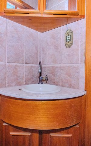Casa à venda com 332m², 5 quartos e 4 vagas Casa à venda com 332m², 5 quartos e 4 vagasLavabo