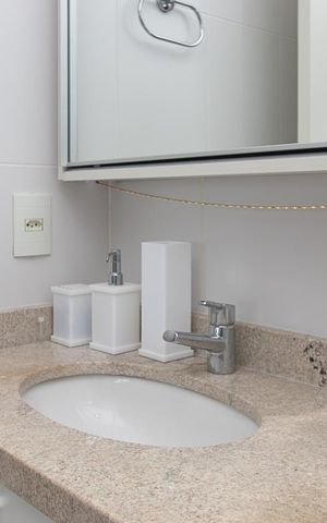 Apartamento à venda com 58m², 2 quartos e 2 vagasBanheiro da Suíte
