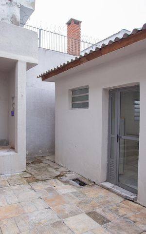 Casa à venda com 140m², 2 quartos e 4 vagas Casa à venda com 140m², 2 quartos e 4 vagasQUINTAL E ÁREA DE SERVIÇO