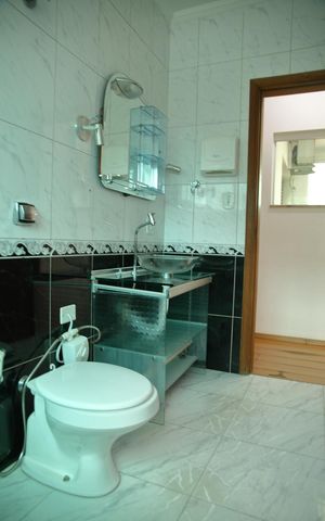 Casa para alugar com 380m², 3 quartos e 6 vagasBanheiro Social ( sala) 