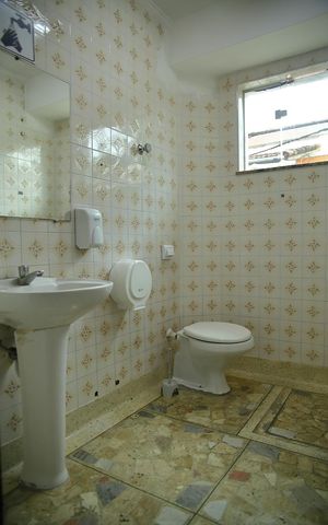 Casa para alugar com 380m², 3 quartos e 6 vagasBanheiro de Serviço 