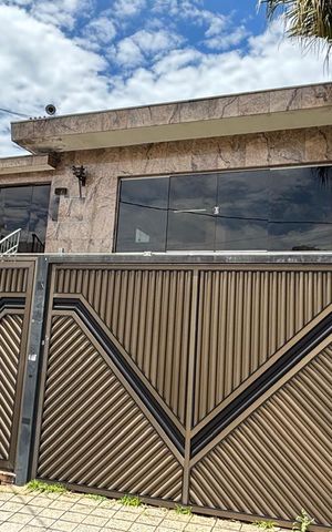 Casa para alugar com 380m², 3 quartos e 6 vagasFachada 