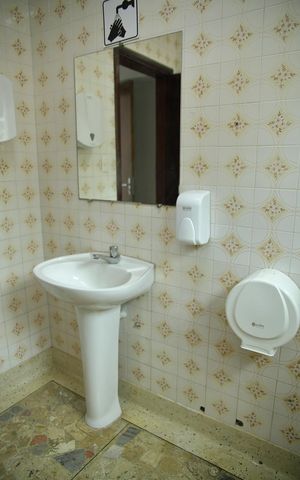 Casa para alugar com 380m², 3 quartos e 6 vagasBanheiro de Serviço 