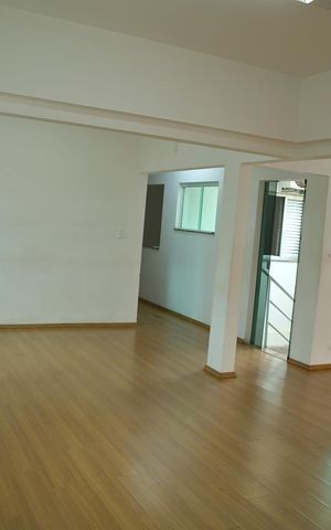 Casa para alugar com 380m², 3 quartos e 6 vagasSala