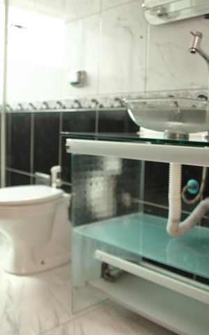 Casa para alugar com 380m², 3 quartos e 6 vagasBanheiro Social ( sala) 