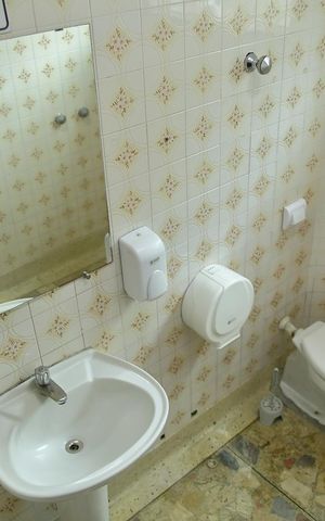 Casa para alugar com 380m², 3 quartos e 6 vagasBanheiro de Serviço 