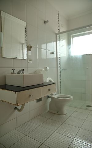 Casa para alugar com 380m², 3 quartos e 6 vagasBanheiro Social ( dos Quartos ) 