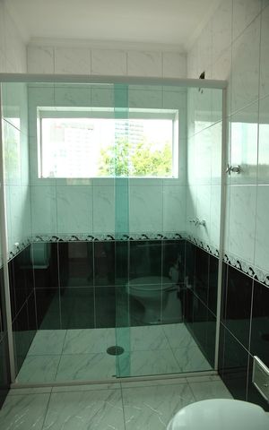 Casa para alugar com 380m², 3 quartos e 6 vagasBanheiro Social ( sala) 