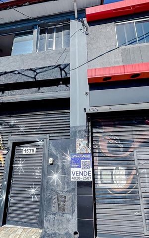 Casa à venda com 244m², 6 quartos e 3 vagasFachada com Plaquinha